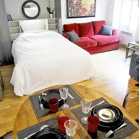 Apartment Moulin Rouge *