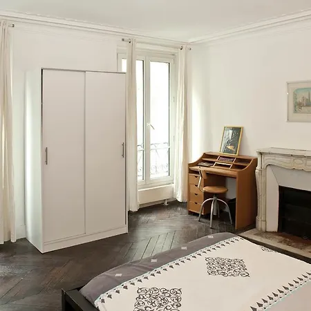 Apartment Moulin Rouge Paris