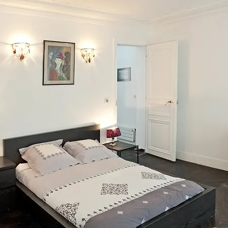 Apartment Moulin Rouge *